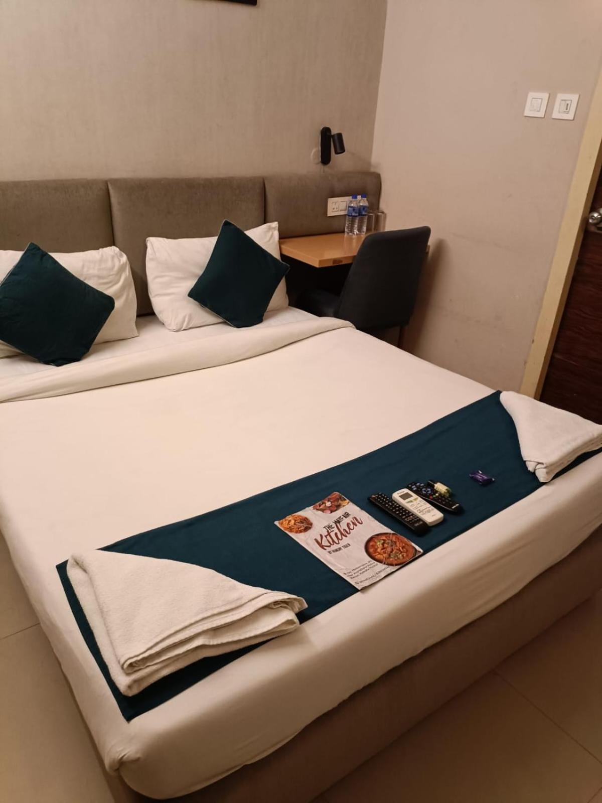 Hotel Mayfair Tower Калькутта Экстерьер фото